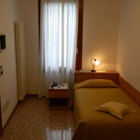 Hotel Roma 3*