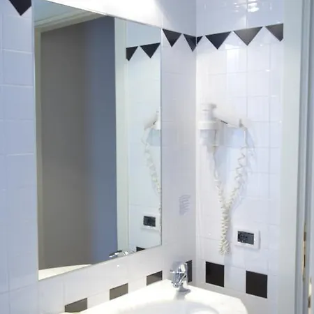 Roma Hotel 3*
