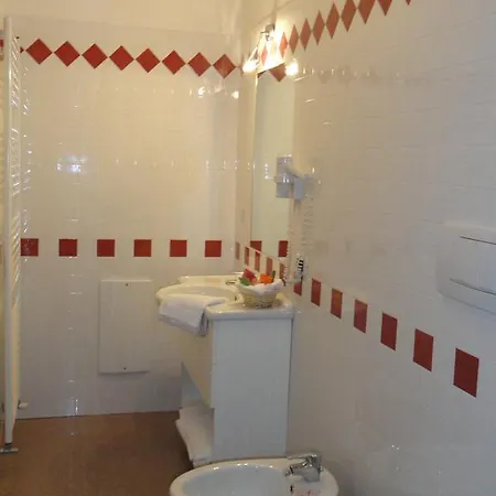 Roma Hotel 3*