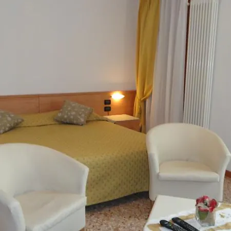 Roma Hotel 3*